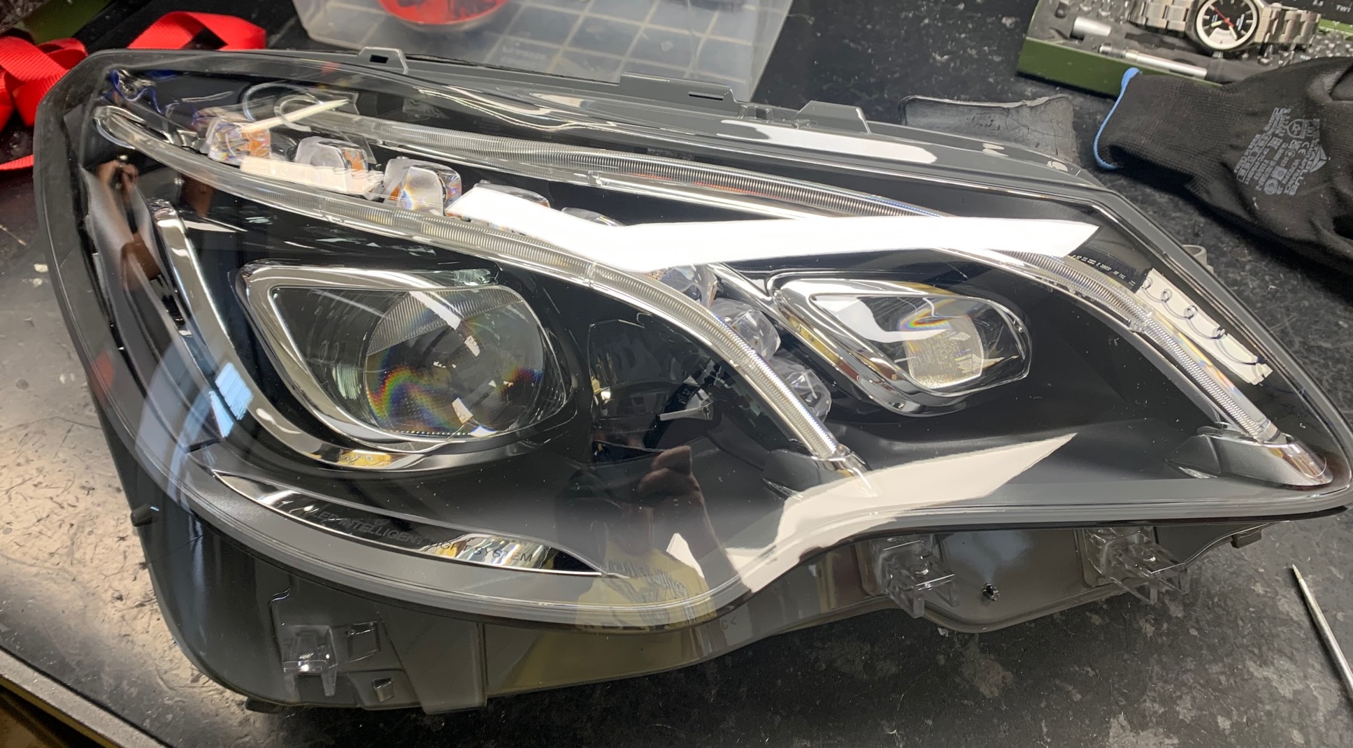 Mercedes W207 Facelift fényszóró búra csere — utána