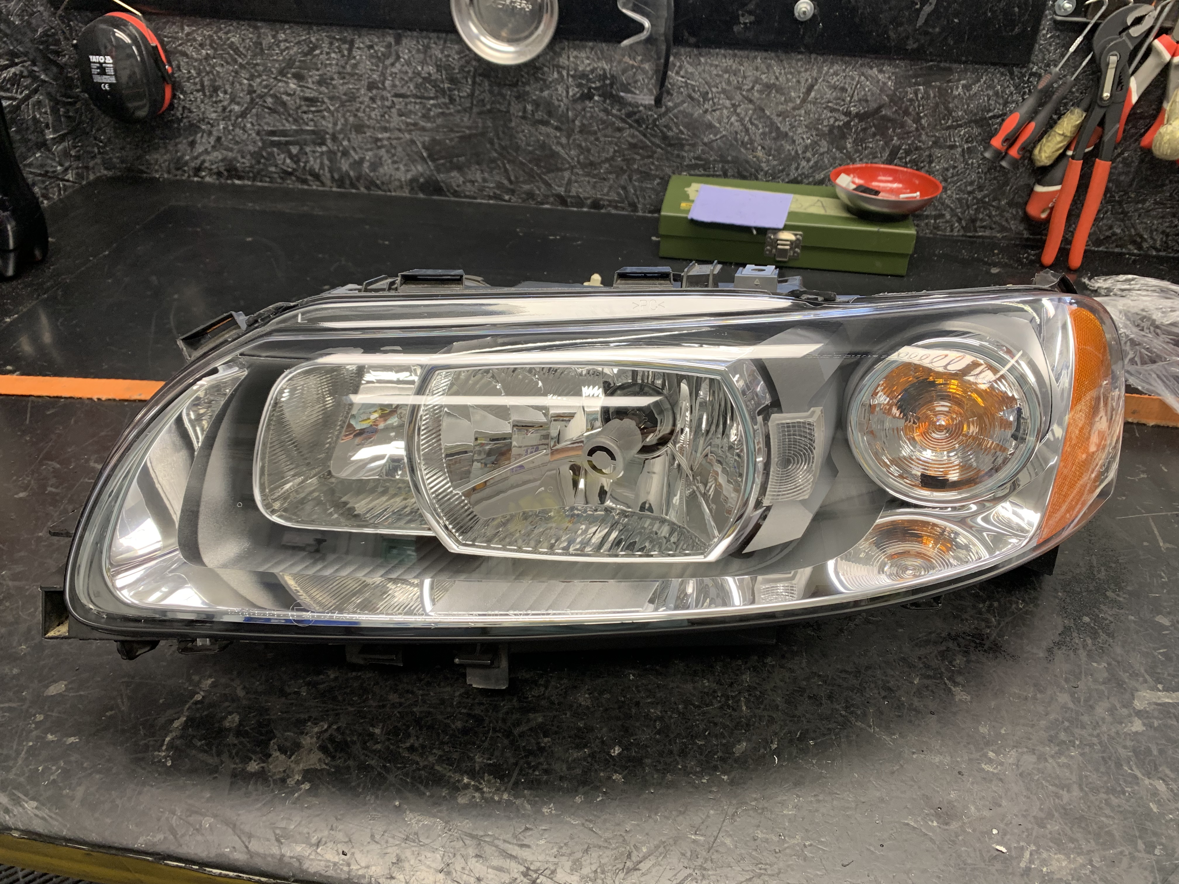 Volvo V70 xenon fényszóró javítás — utána